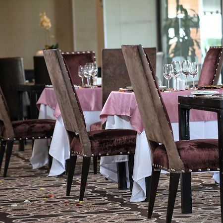 Royal Marang Hotel Phokeng Eksteriør billede Restaurant