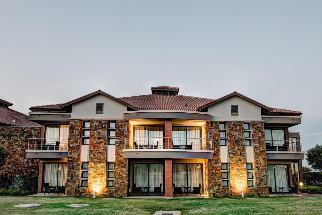Royal Marang Hotel Phokeng Eksteriør billede The Kingdom Hotel