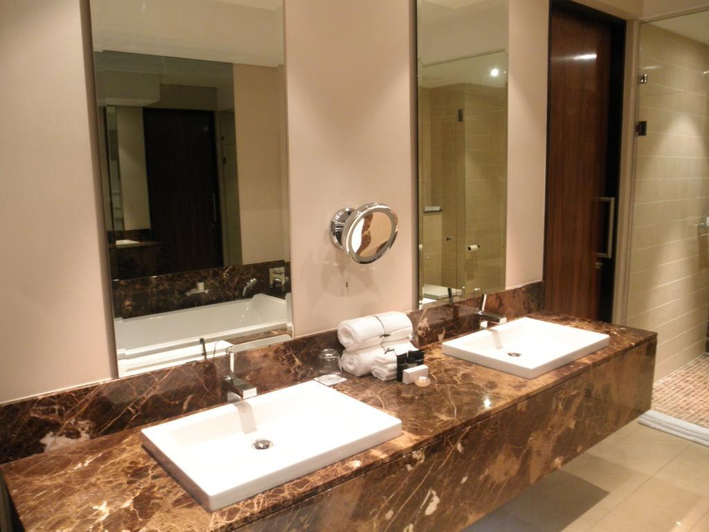 Royal Marang Hotel Phokeng Værelse billede Bathroom
