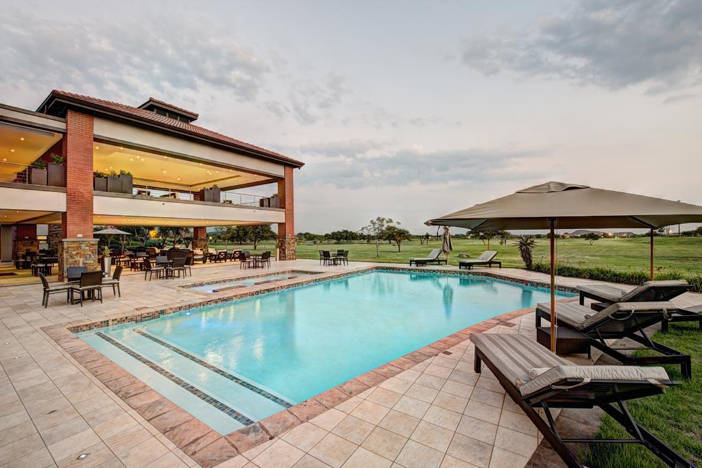 Royal Marang Hotel Phokeng Eksteriør billede The clubhouse at the Ranch Resort