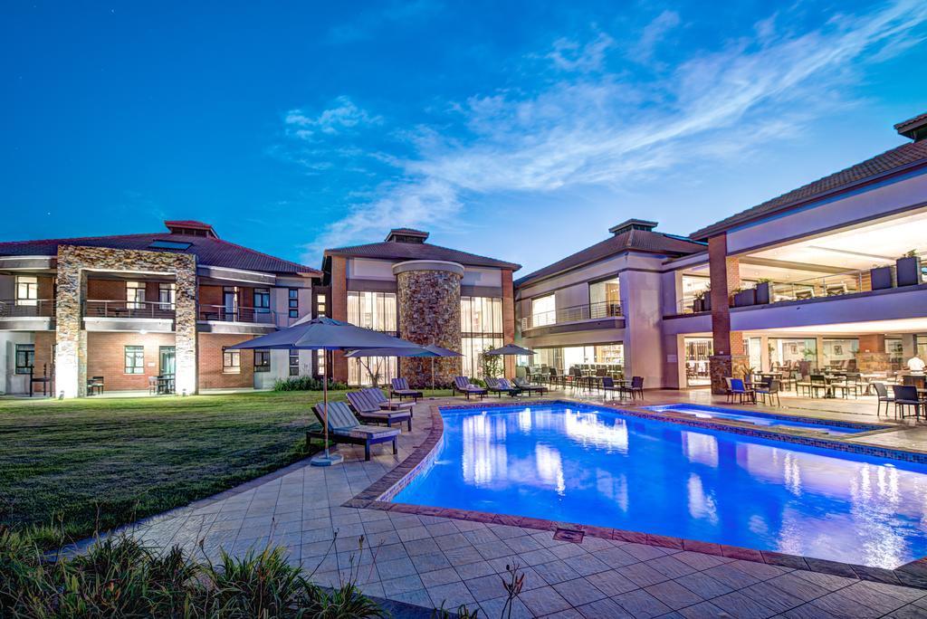 Royal Marang Hotel Phokeng Eksteriør billede The clubhouse at the Waterfall Equestrian Estate