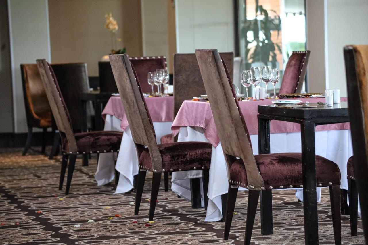 Royal Marang Hotel Phokeng Eksteriør billede Restaurant